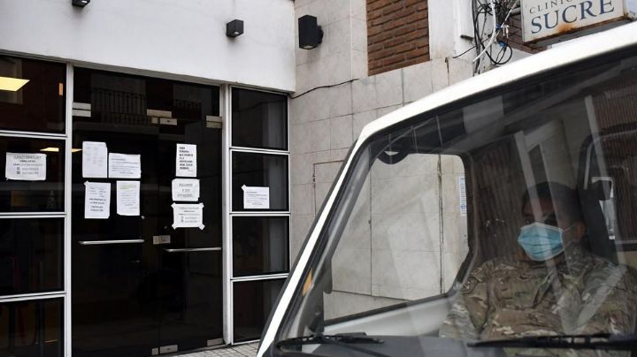 Comenzó el traslado de los pacientes internados en la Clínica Sucre