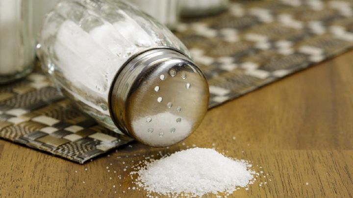 ¿Cómo saber si estás comiendo demasiada sal?