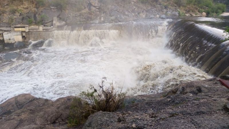 Una creciente de dos metros entró al río San Antonio