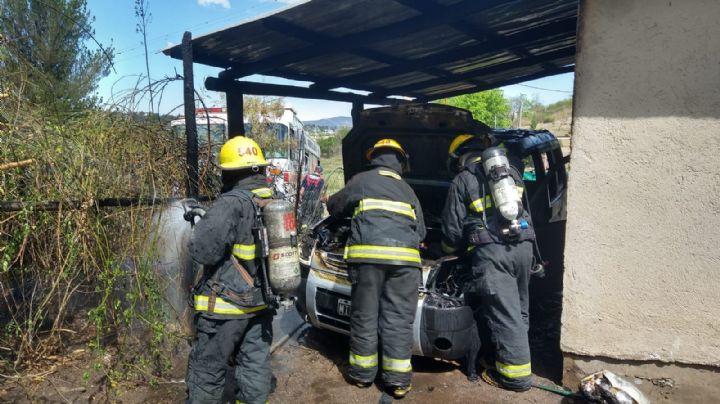 Se prendió fuego una camioneta en Estancia Vieja