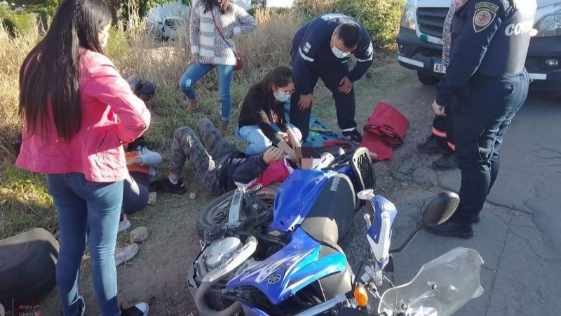 Huerta Grande: Una camioneta chocó contra una moto y hay dos heridos