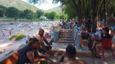 Estalló el verano en Carlos Paz: Los balnearios colmados de gente