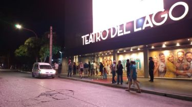 Arrancaron anoche los teatros de Carlos Paz con largas filas