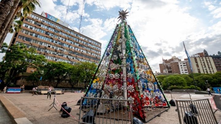 Córdoba: encienden el árbol de Navidad hecho 100% con material reciclado