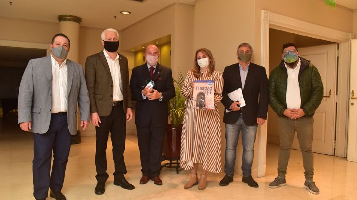 FEHGRA presentó hoy el Libro «Turismo de Fe en Argentina»