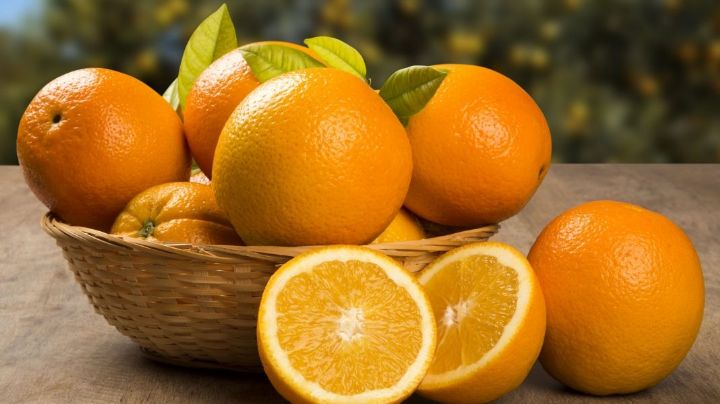 ¿Qué es mejor comer naranjas enteras o tomar su jugo?