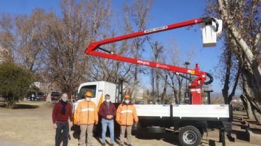 Un nuevo camión hidroelevador se sumó a la flota municipal