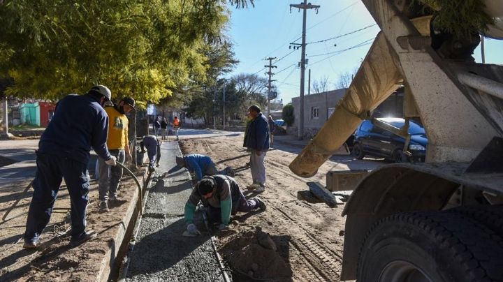 Capilla del Monte: Avanza el cordón cuneta en barrio Las Flores