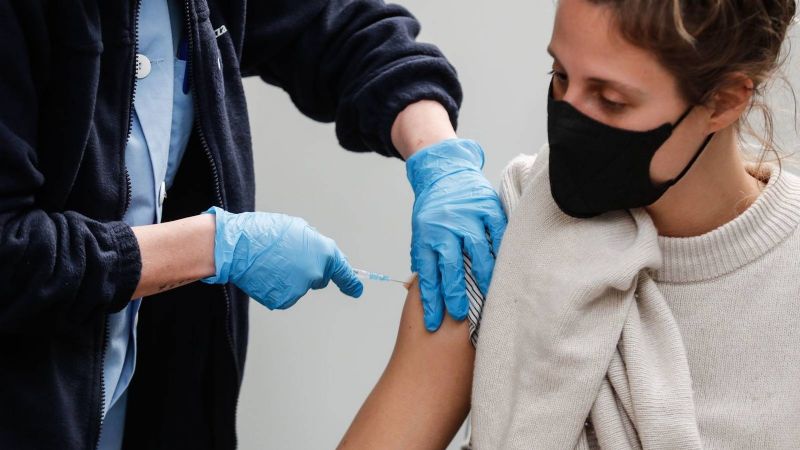 Cuáles son los beneficios de vacunarse contra el Covid