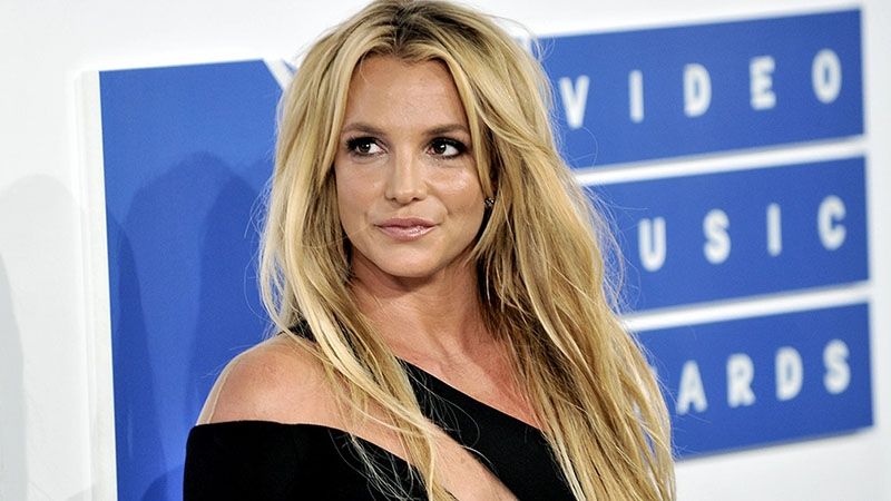 Britney Spears anunció que se casará con su entrenador personal