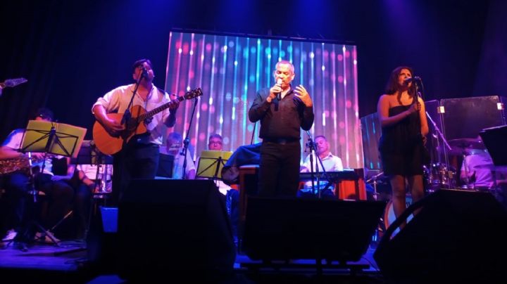 La voz romántica que enamoró a Carlos Paz