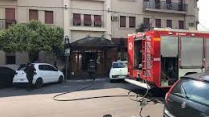 Bomberos sofocaron un incendio en el Hotel Castelar