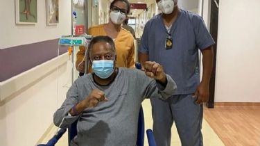 Pelé fue internado nuevamente: le detectaron varios tumores
