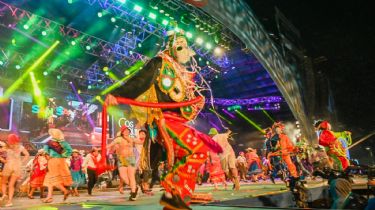 El carnaval de Jujuy llenó de color las calles de Cosquín
