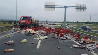 Chocaron dos camiones a la salida de la autopista Córdoba-Carlos Paz