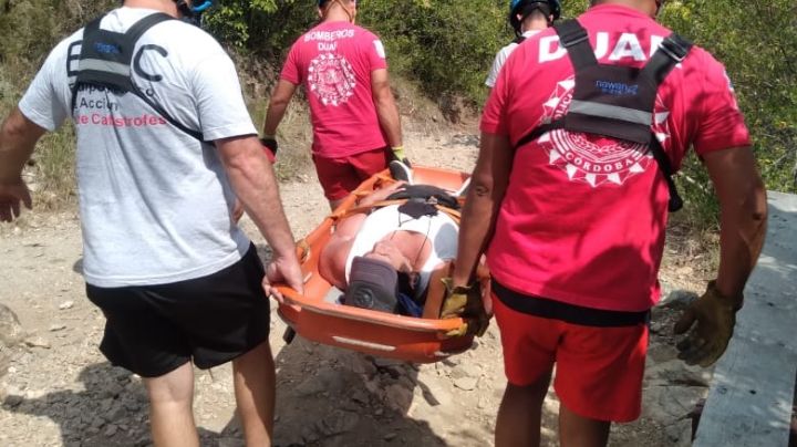 Rescataron a una turista que se descompensó en el Cerro de la Cruz