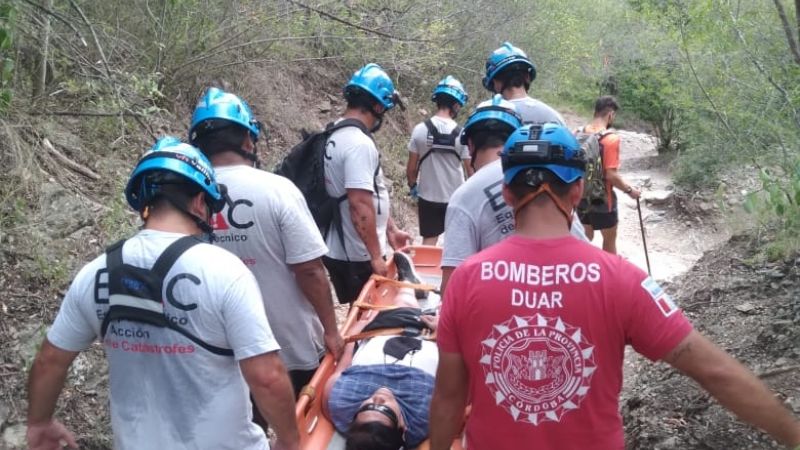 Rescataron a una turista que se descompensó en el Cerro de la Cruz