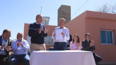 Schiaretti entregó viviendas semilla en Capilla del Carmen