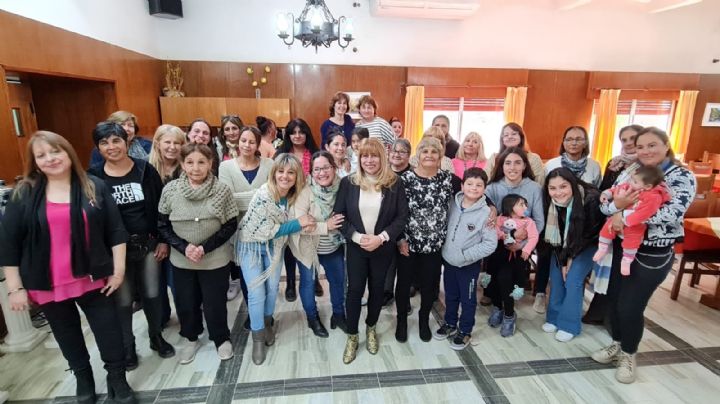 Cuesta Blanca: Ana Gaitán agasajó a vecinas por el Día de la Madre