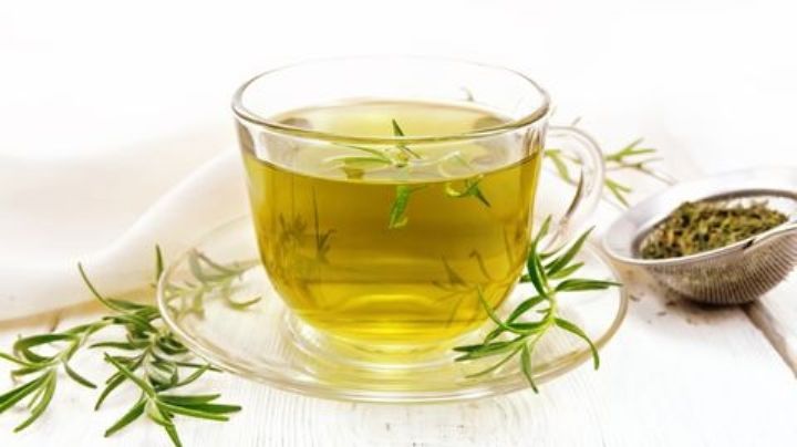 Estos son los beneficios para la salud del té de romero