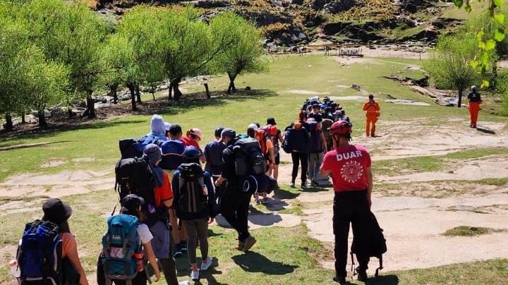 El grupo de estudiantes rescatados llegó a Villa Alpina