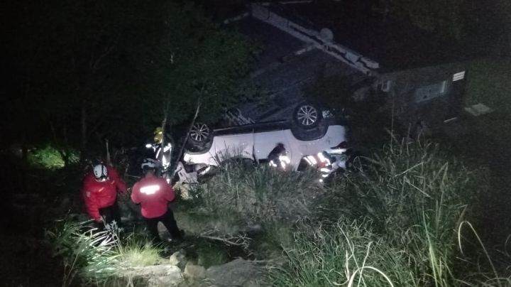 Se salvaron de milagro tras chocar con una mula y caer 20 metros al vacío