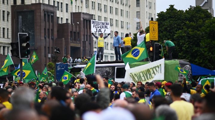 Brasil: bolsonaristas reclamaron un golpe y Bolsonaro pidió desbloquear las rutas