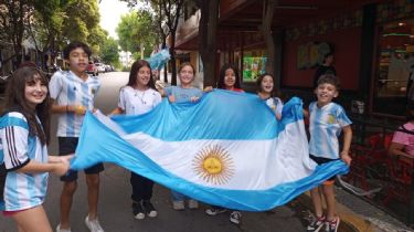 VIDEO: Carlos Paz es pura fiesta celeste y blanca