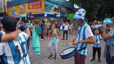 VIDEO: Carlos Paz es pura fiesta celeste y blanca