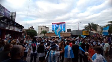 VIDEO: Carlos Paz es pura fiesta celeste y blanca