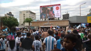 VIDEO: Carlos Paz es pura fiesta celeste y blanca