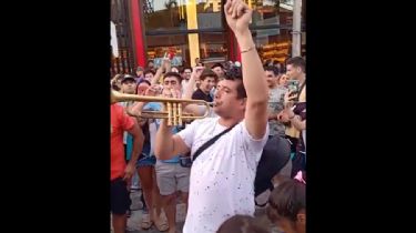 VIDEO: Fernando, el carlospacense que enloqueció a la multitud con el himno