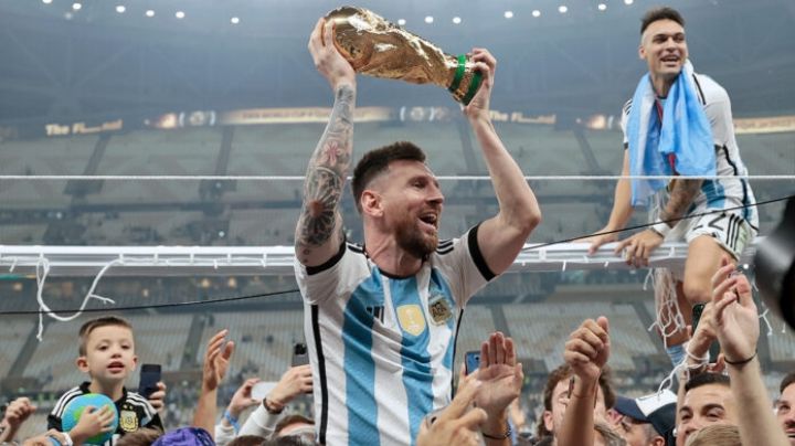 «La Scaloneta» emprendió el regreso a casa con la Copa del Mundo