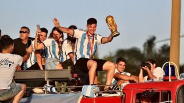 El multitudinario recibimiento a Julián Álvarez en Calchín