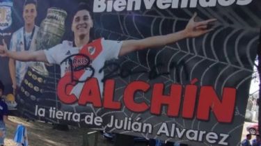 Vandalizaron el cartel de Julián Álvarez en el ingreso a Calchín