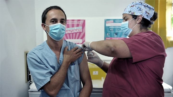 Covid: Vizzotti recomendó reforzar la vacunación y usar barbijo tras la suba de casos