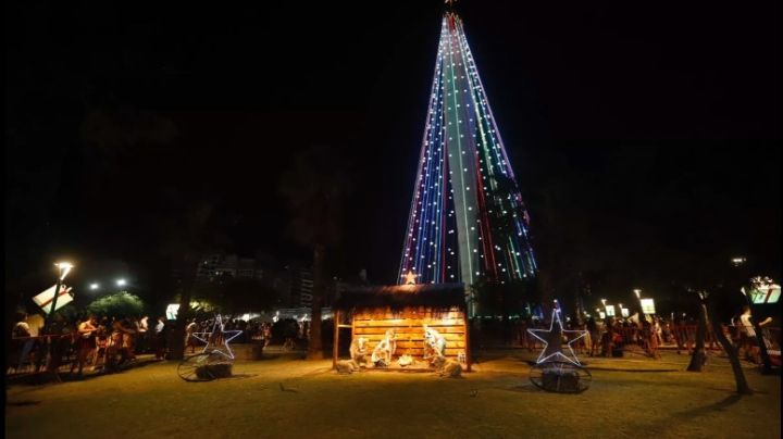 Córdoba encendió el árbol de Navidad en el Faro del Bicentenario