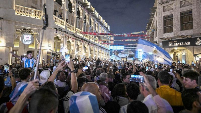 Los argentinos armaron un ruidoso festejo en Qatar
