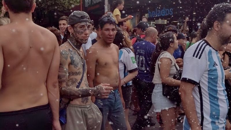 Carlos Paz es una fiesta interminable: locura por «La Scaloneta»