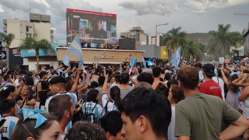 Las imágenes de la locura en los festejos de Carlos Paz