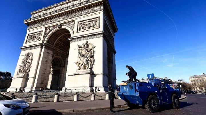 Movimientos antivacunas ingresaron a París pese a la prohibición del gobierno