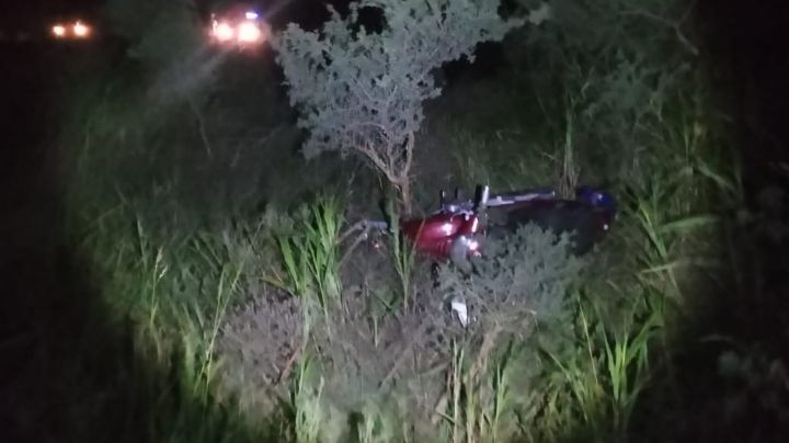 Dos motociclistas cayeron al vacío en una peligrosa curva