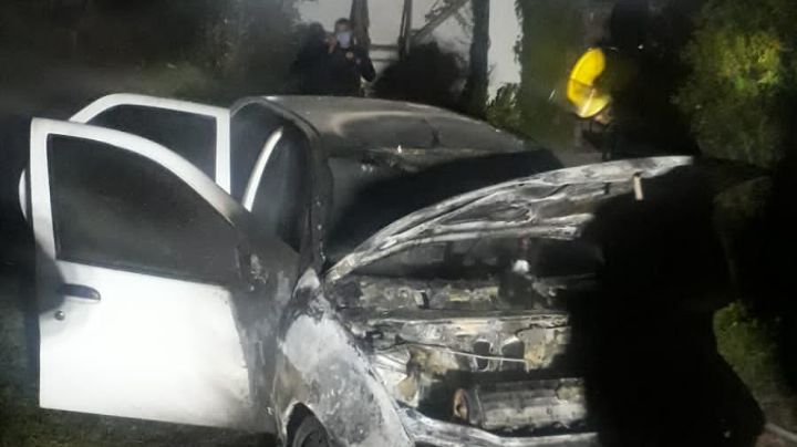 Un auto se prendió fuego en Villa Giardino