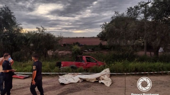 Arroyito: un joven murió tras volcar con su camioneta