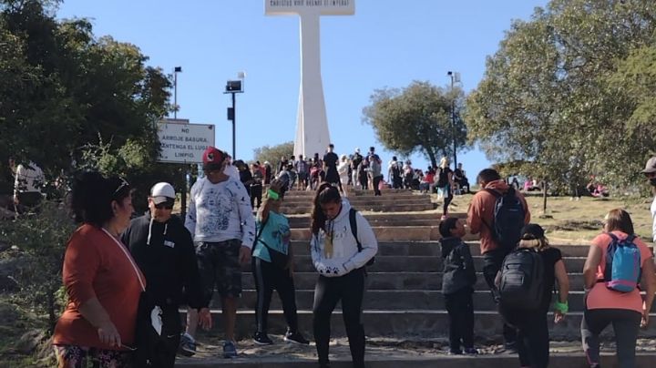 Casi 4 Mil personas subieron al cerro de La Cruz este viernes