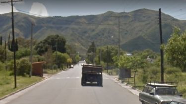 Los Cocos: Se emborrachó y chocó contra dos vehículos estacionados