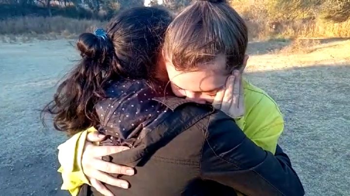 Video: la emoción de la bombero que encontró a la menor