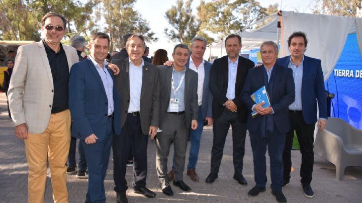 Las autoridades de FEHGRA participan en el Foro Nacional de Turismo