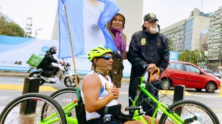 De Carlos Paz al Obelisco en bicicleta de mano, el homenaje por Malvinas
