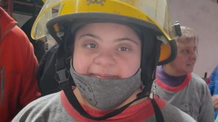 Una visita al cuartel de bomberos, la alegría de los chicos